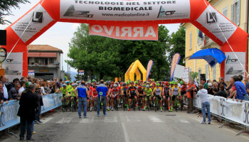 “VI° Trofeo Corri per la Mamma” Juniores a Taino (foto: F. Ossola)