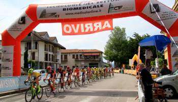 “VI° Trofeo Corri per la Mamma” Juniores a Taino (foto: F. Ossola)